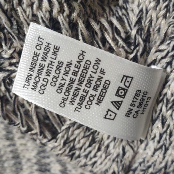 Maurices Marled Oversized Shawl Short Sleeve Sweater Size Medium Black and White - Picture 8 of 8